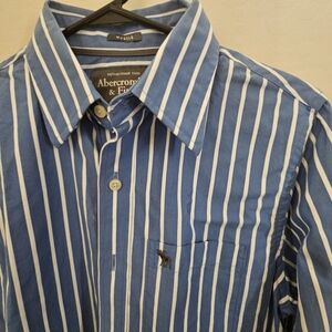 Abercrombie & Fitch Men's Blue and White Striped Shirt Muscle Fit Small